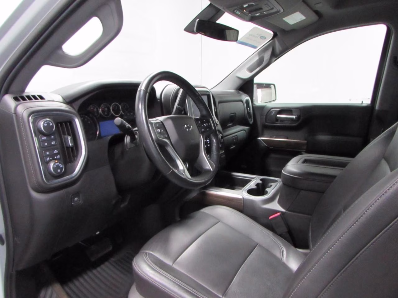 2019 Silver Ice Metallic Chevrolet Silverado 1500 4WD RST Crew Cab 4X4 Truck