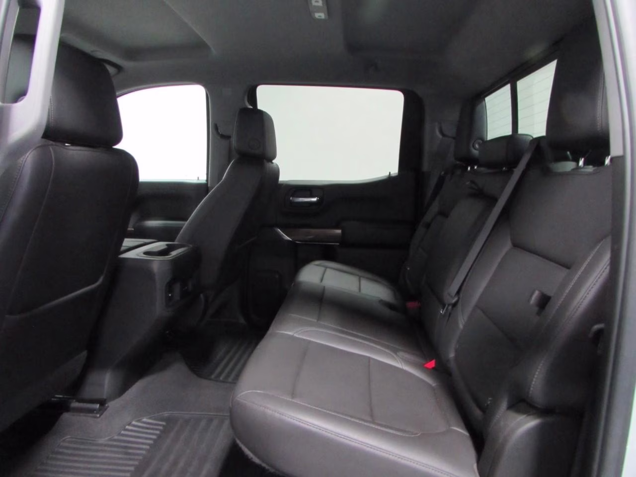 2019 Silver Ice Metallic Chevrolet Silverado 1500 4WD RST Crew Cab 4X4 Truck