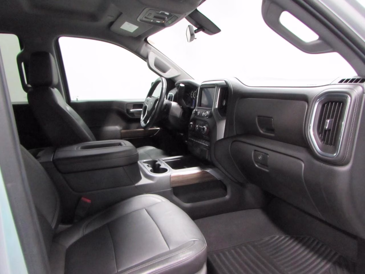 2019 Silver Ice Metallic Chevrolet Silverado 1500 4WD RST Crew Cab 4X4 Truck