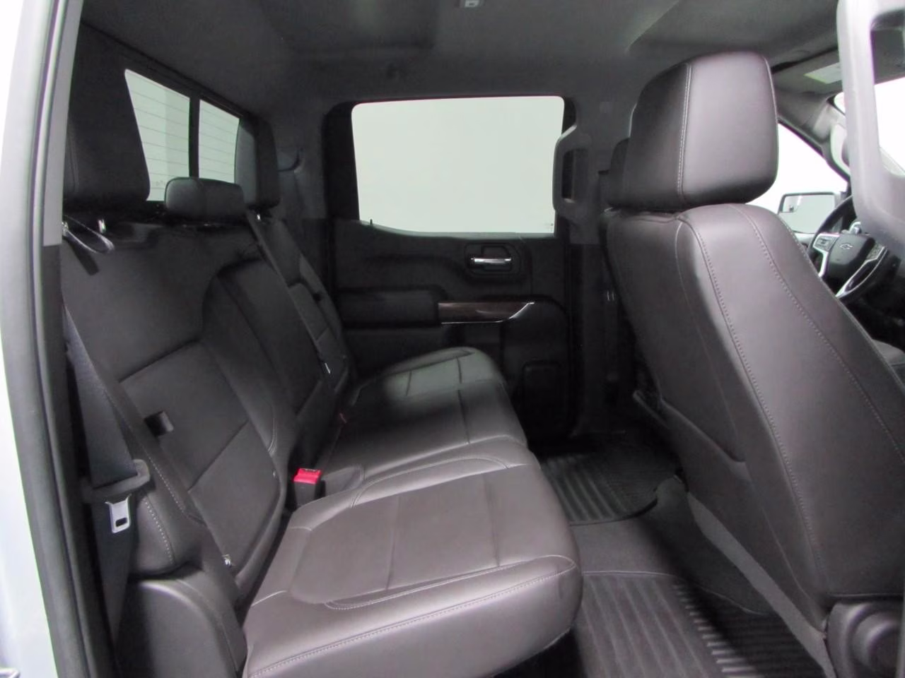 2019 Silver Ice Metallic Chevrolet Silverado 1500 4WD RST Crew Cab 4X4 Truck