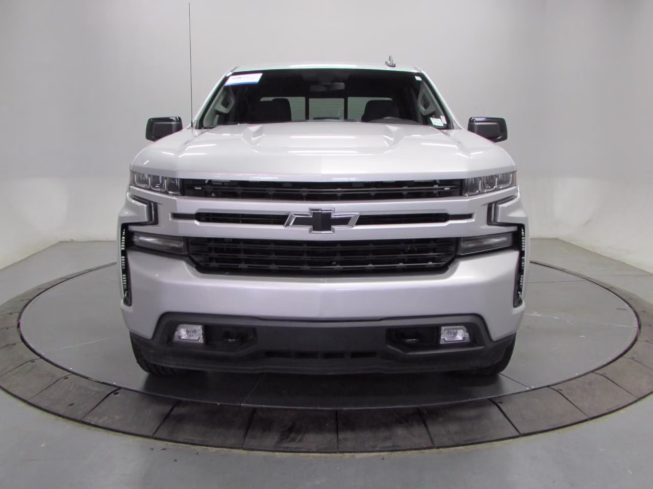 2019 Silver Ice Metallic Chevrolet Silverado 1500 4WD RST Crew Cab 4X4 Truck