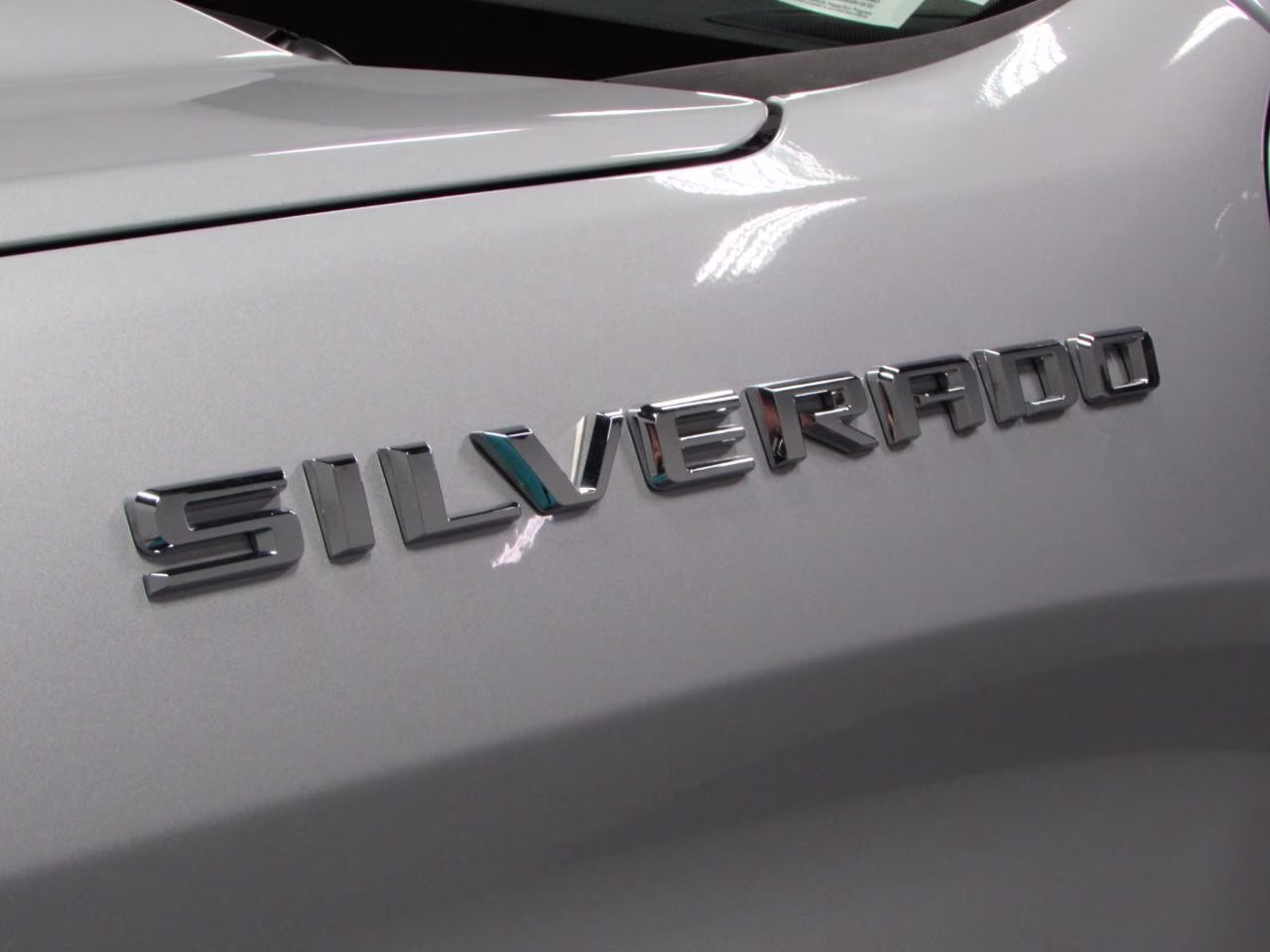 2019 Silver Ice Metallic Chevrolet Silverado 1500 4WD RST Crew Cab 4X4 Truck