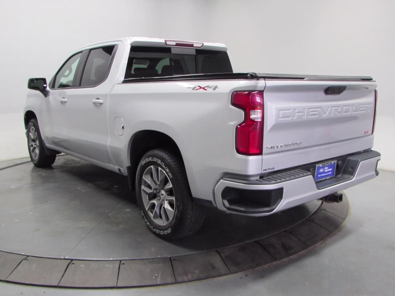 2019 Silver Ice Metallic Chevrolet Silverado 1500 4WD RST Crew Cab 4X4 Truck