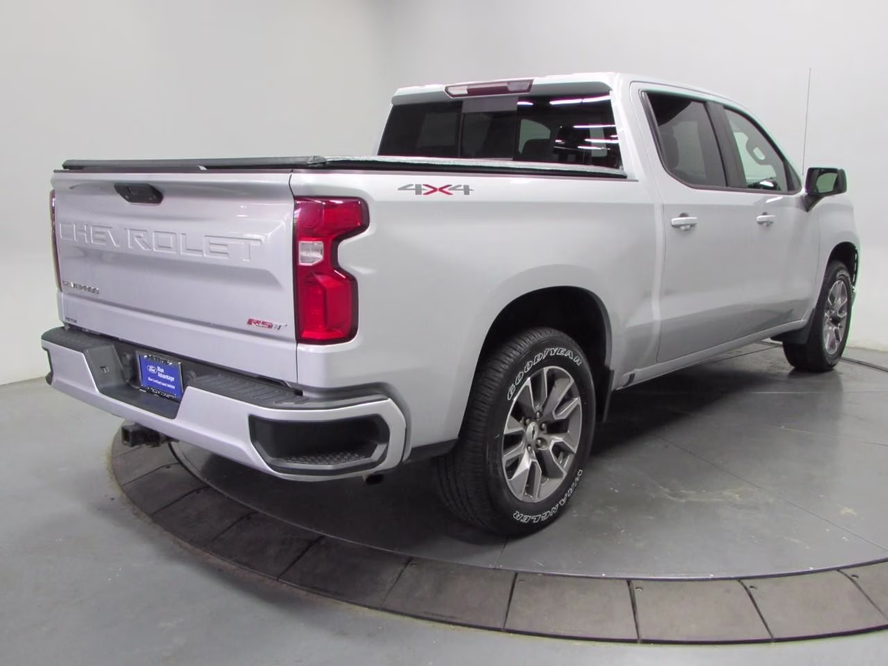 2019 Silver Ice Metallic Chevrolet Silverado 1500 4WD RST Crew Cab 4X4 Truck