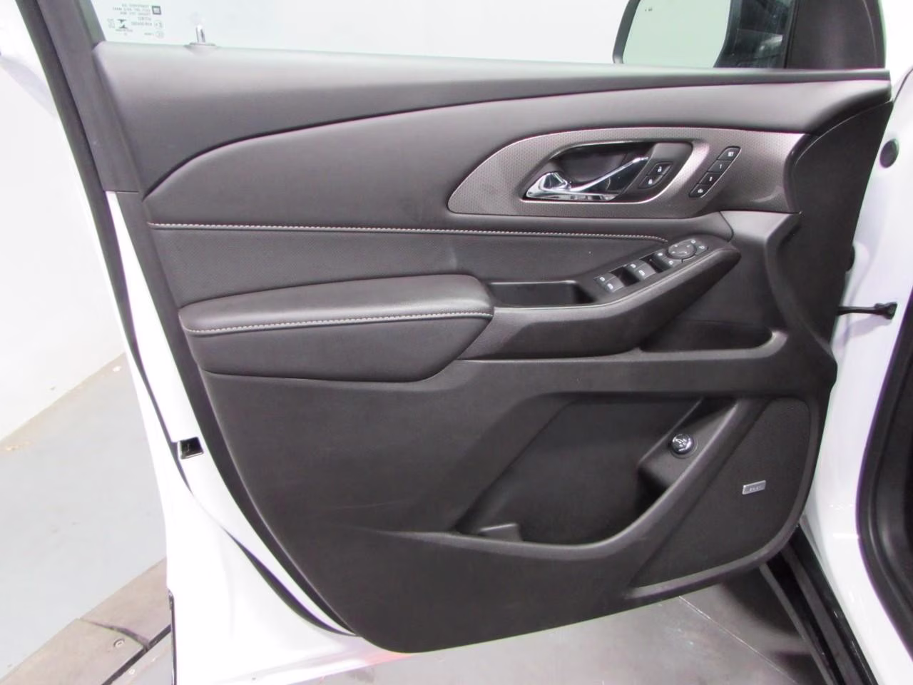2023 Summit White Chevrolet Traverse Premier FWD SUV