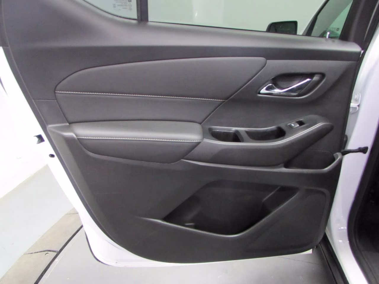 2023 Summit White Chevrolet Traverse Premier FWD SUV
