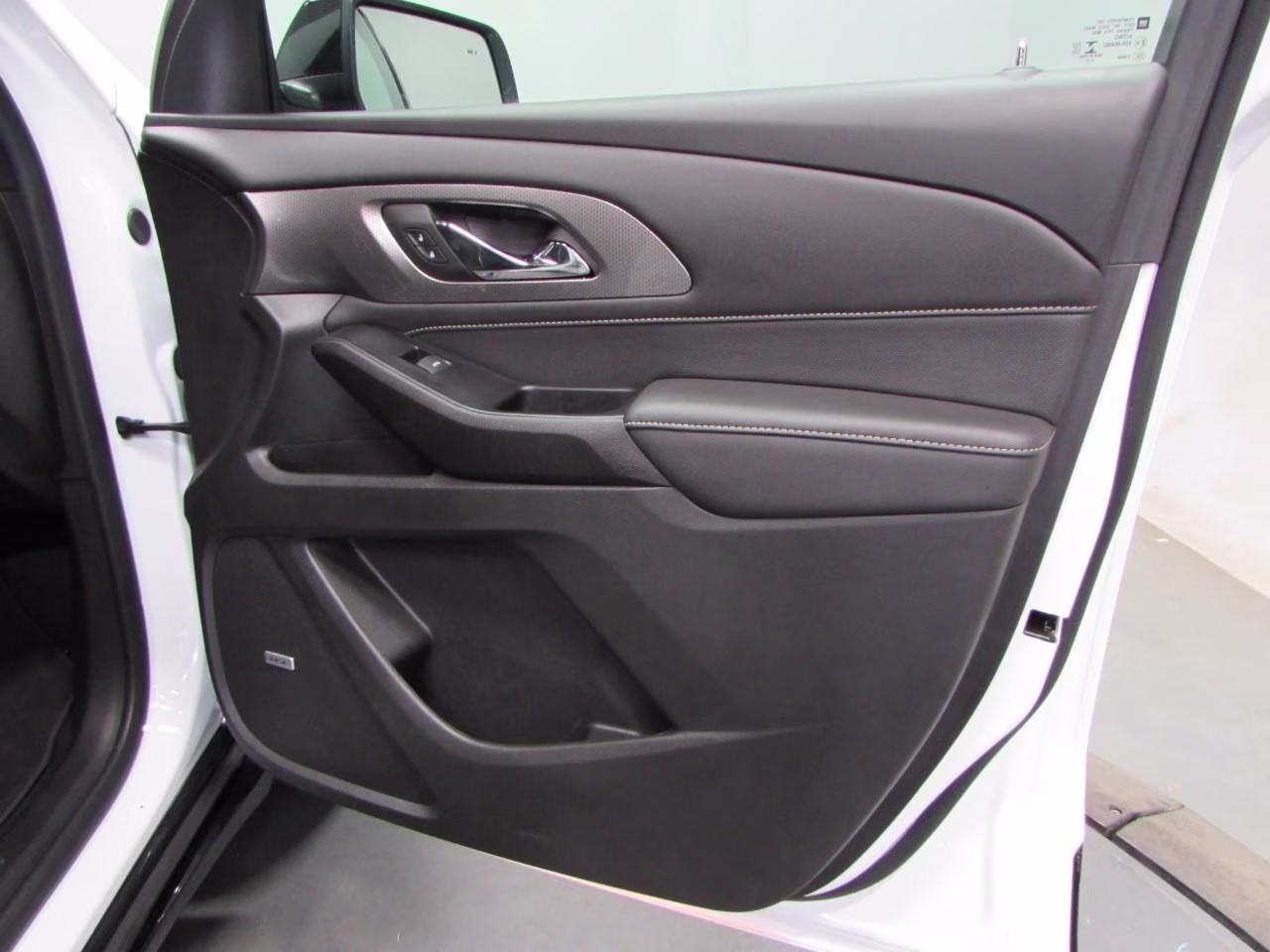 2023 Summit White Chevrolet Traverse Premier FWD SUV