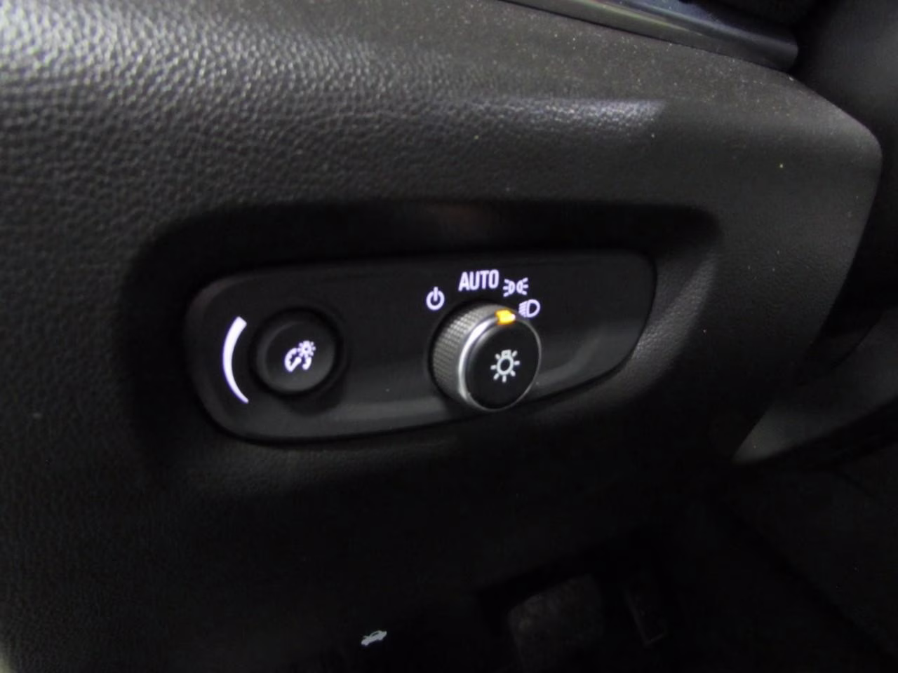 2023 Summit White Chevrolet Traverse Premier FWD SUV