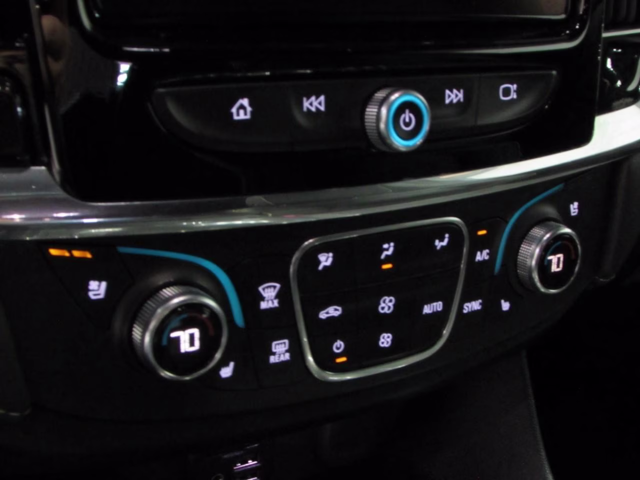 2023 Summit White Chevrolet Traverse Premier FWD SUV