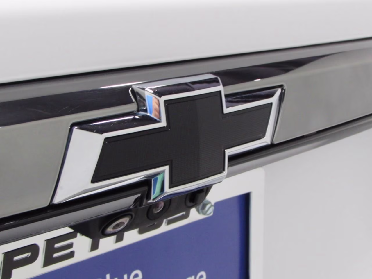 2023 Summit White Chevrolet Traverse Premier FWD SUV