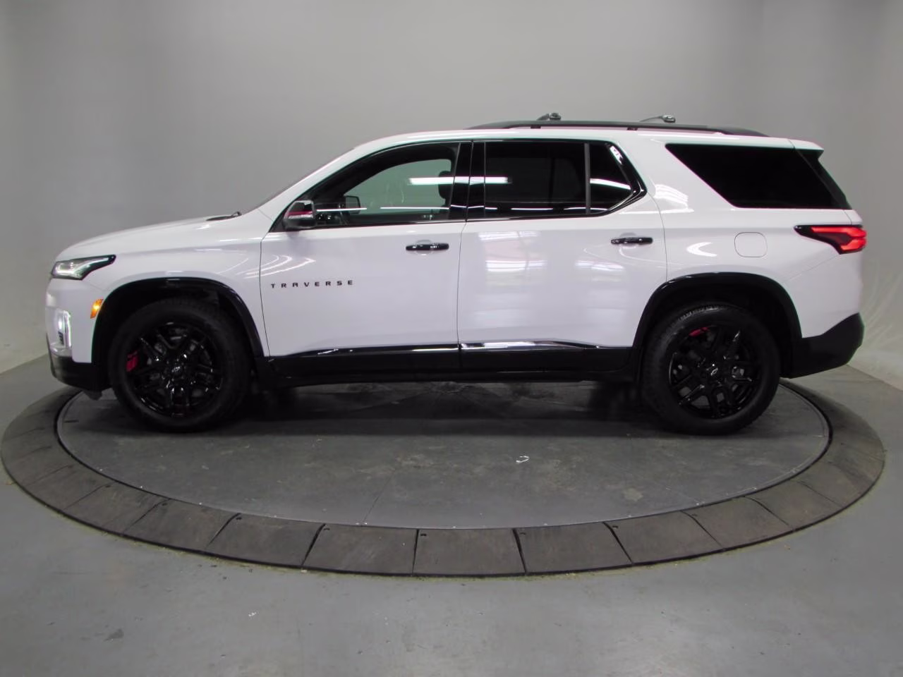2023 Summit White Chevrolet Traverse Premier FWD SUV