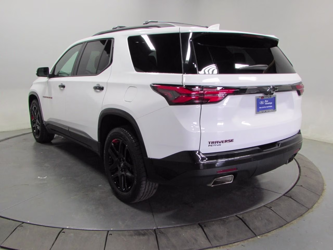 2023 Summit White Chevrolet Traverse Premier FWD SUV