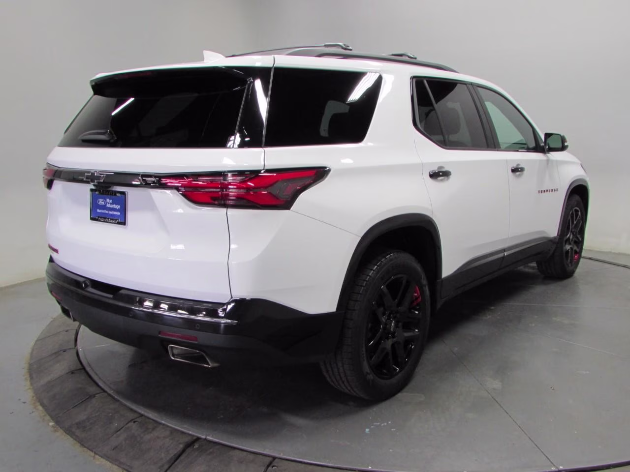 2023 Summit White Chevrolet Traverse Premier FWD SUV
