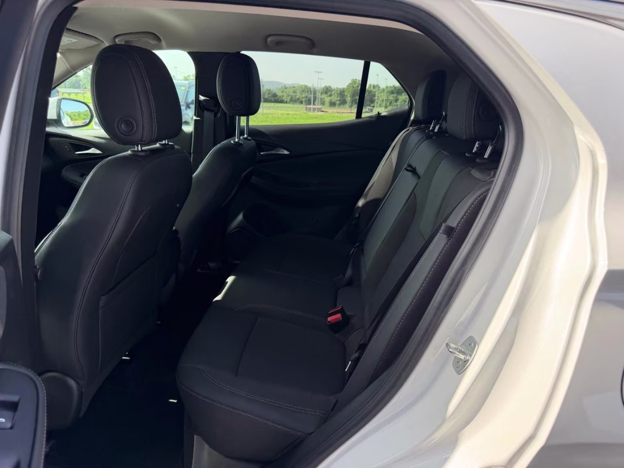 2023 White Frost Tricoat Buick Encore GX Select FWD SUV