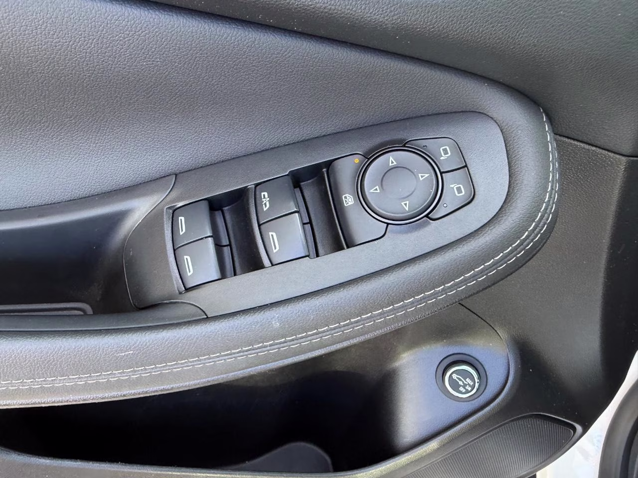 2023 White Frost Tricoat Buick Encore GX Select FWD SUV