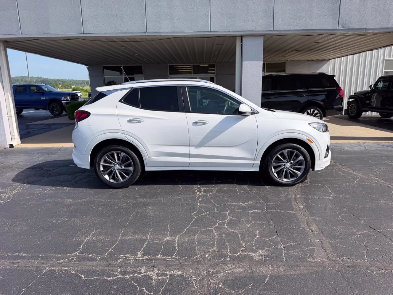 2023 White Frost Tricoat Buick Encore GX Select FWD SUV