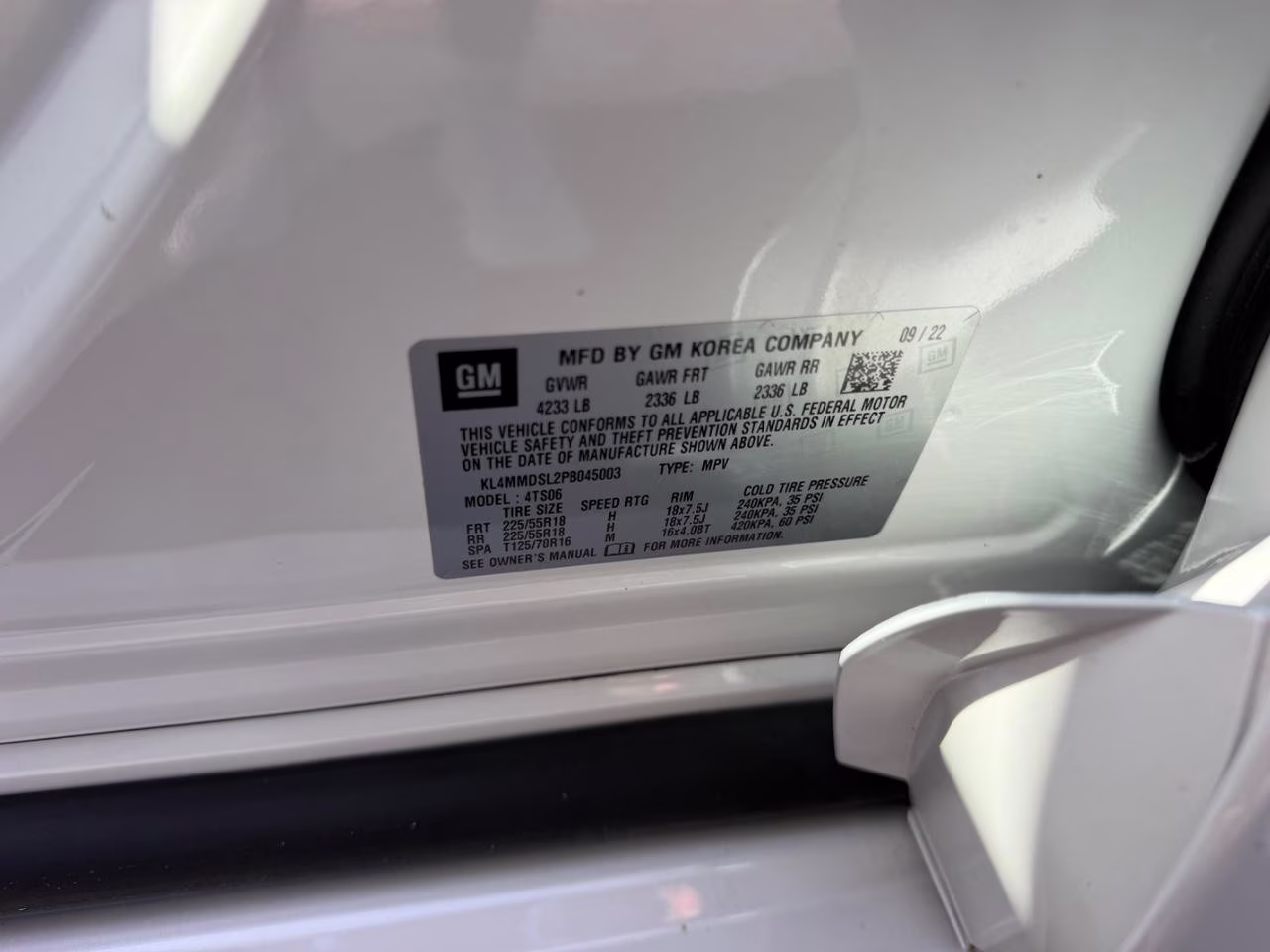 2023 White Frost Tricoat Buick Encore GX Select FWD SUV