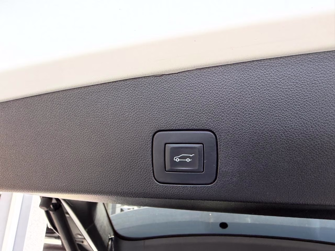 2023 White Frost Tricoat Buick Encore GX Select FWD SUV