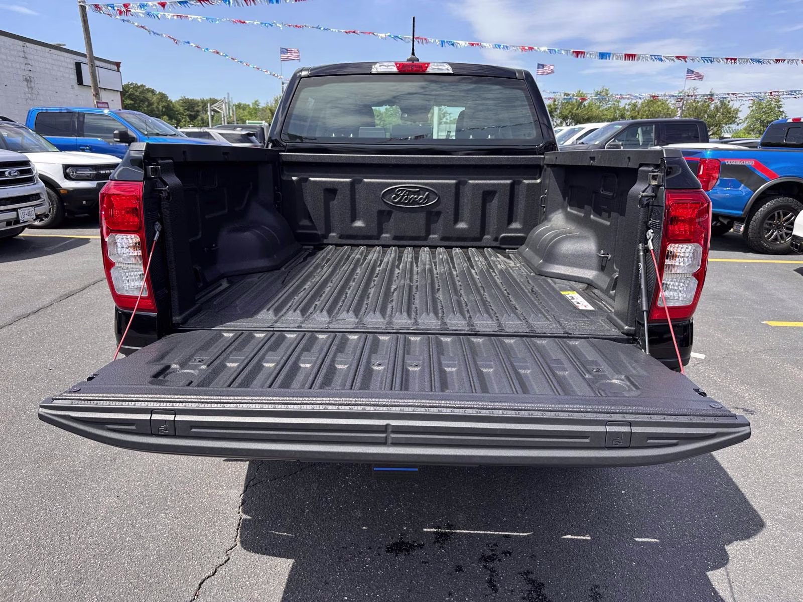 2024 Shadow Black Ford Ranger XL 4WD SuperCrew 5' Box 4X4 Truck