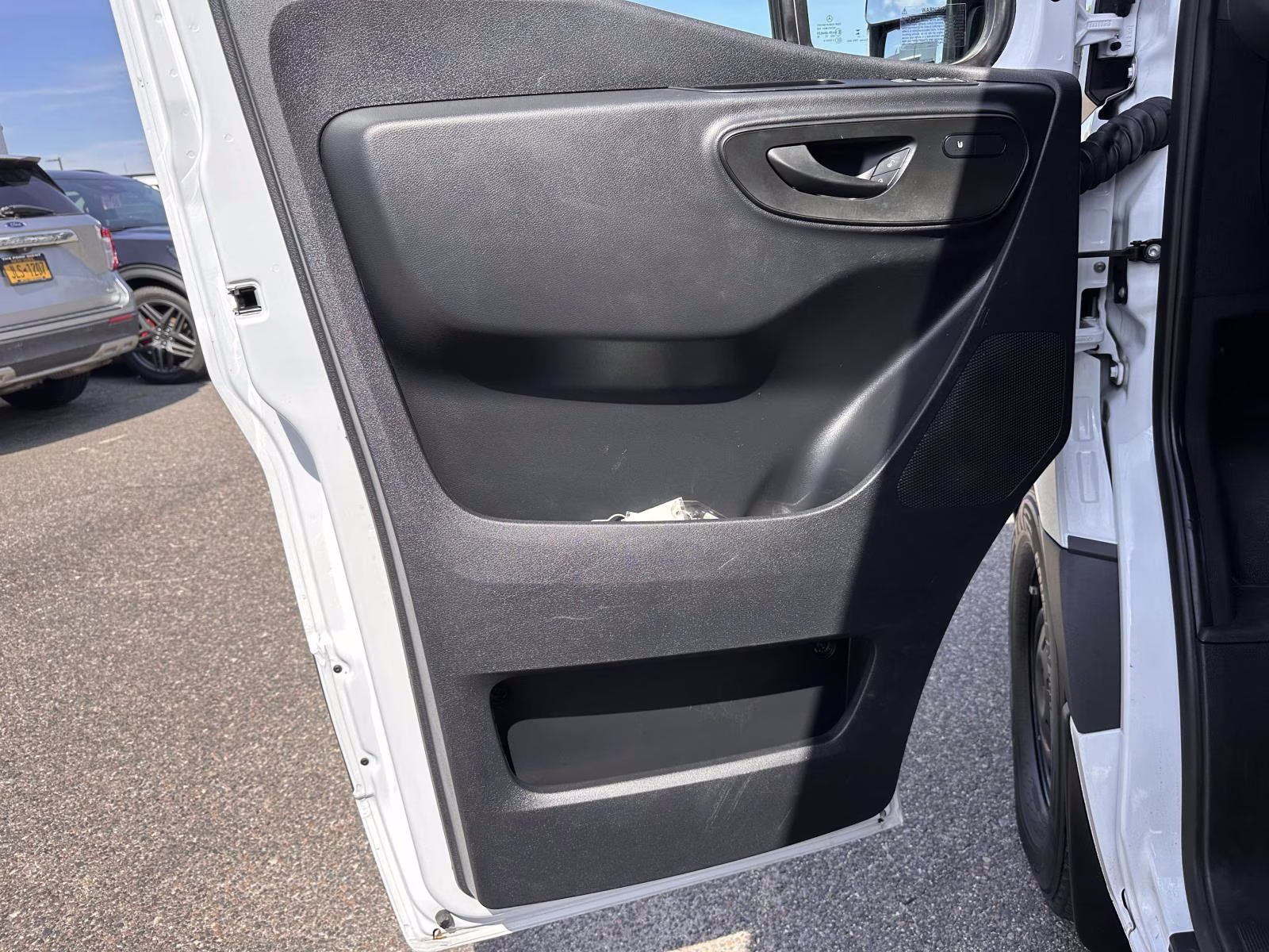 2025 Arctic White Mercedes-Benz Sprinter Crew Van 2500 Standard Roof I4 Diesel 144 RWD RWD Van