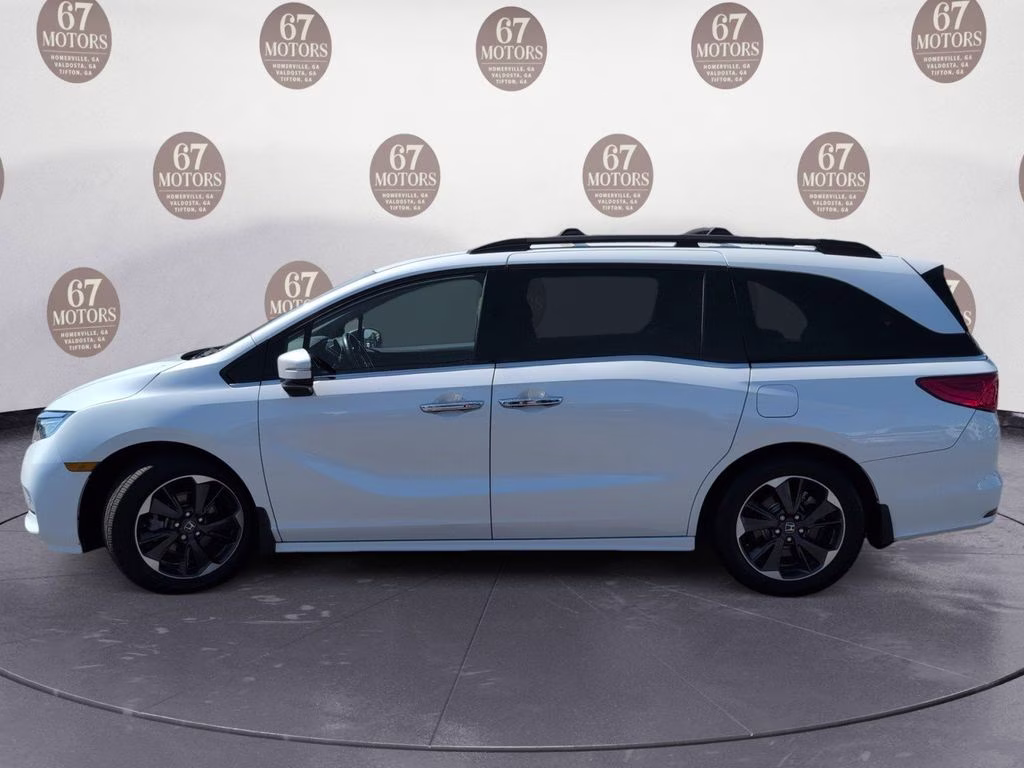 2022 White Honda Odyssey Elite FWD Van