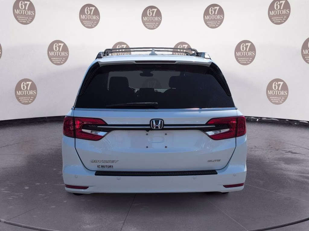 2022 White Honda Odyssey Elite FWD Van