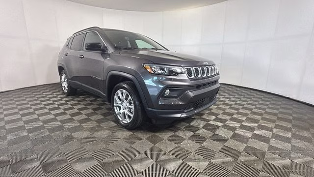 2024 Gray Jeep Compass Latitude Lux 4X4 SUV
