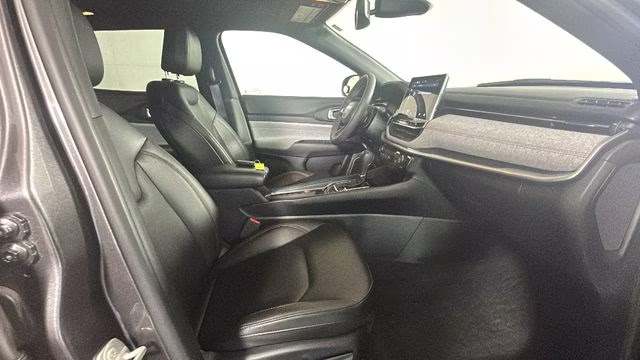2024 Gray Jeep Compass Latitude Lux 4X4 SUV