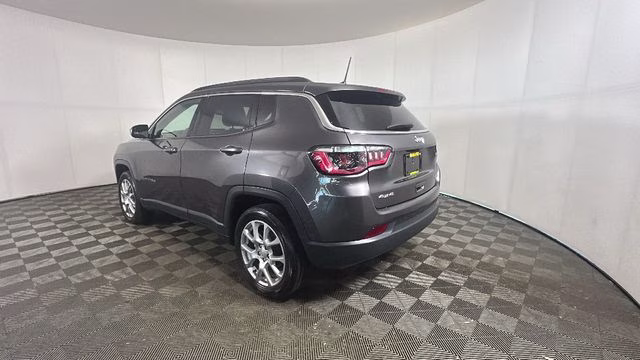 2024 Gray Jeep Compass Latitude Lux 4X4 SUV