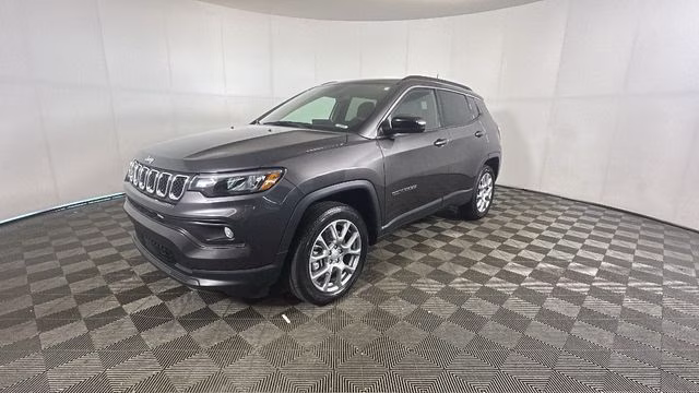 2024 Gray Jeep Compass Latitude Lux 4X4 SUV