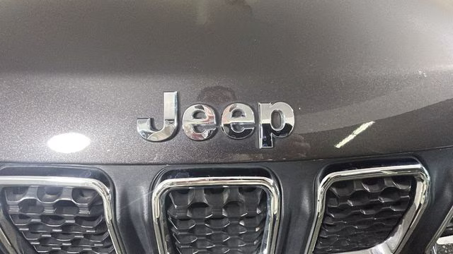 2024 Gray Jeep Compass Latitude Lux 4X4 SUV