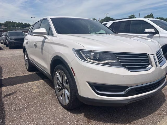 2017 White Platinum Clearcoat Metallic Lincoln MKX Premiere AWD SUV