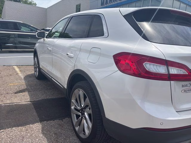 2017 White Platinum Clearcoat Metallic Lincoln MKX Premiere AWD SUV