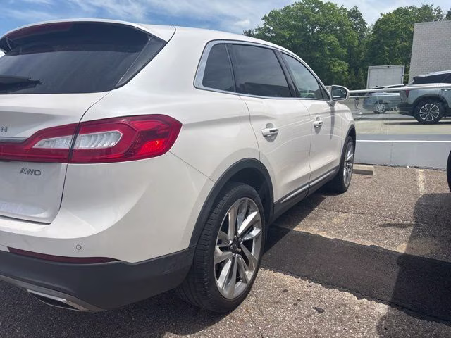 2017 White Platinum Clearcoat Metallic Lincoln MKX Premiere AWD SUV