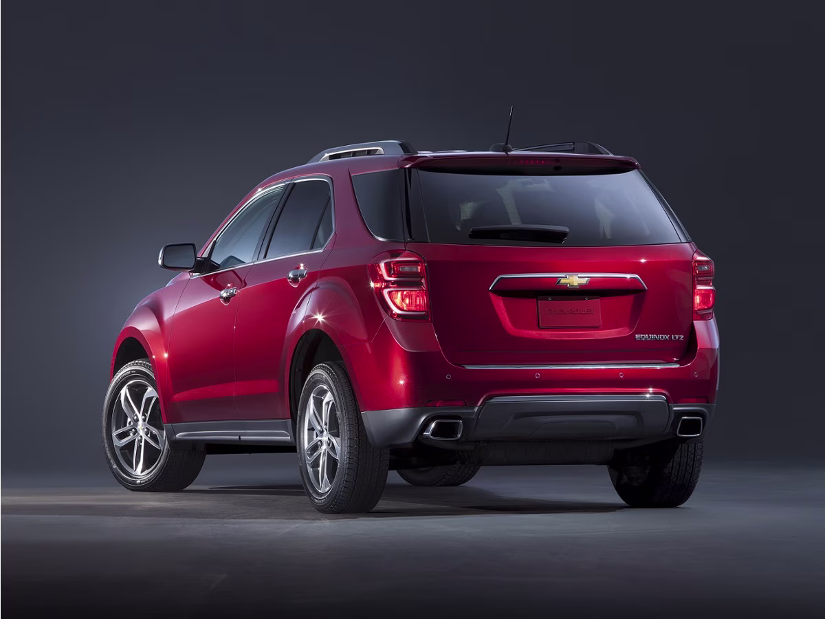 2016 Silver Ice Metallic Chevrolet Equinox LT FWD SUV