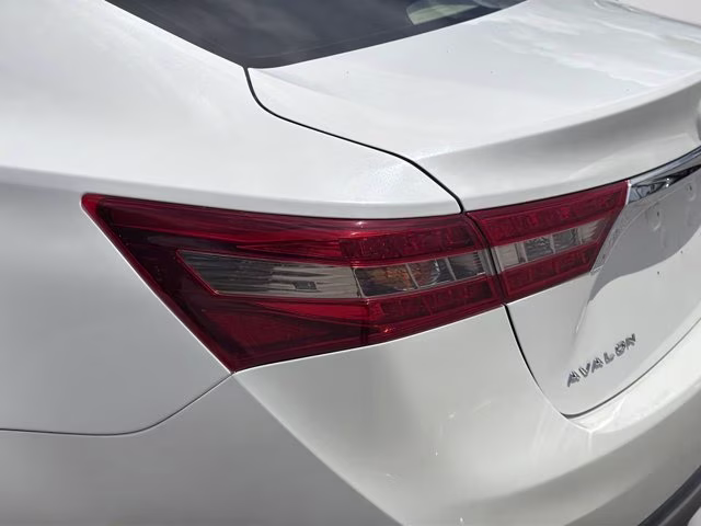 2016 Blizzard Pearl Toyota Avalon XLE FWD Sedan