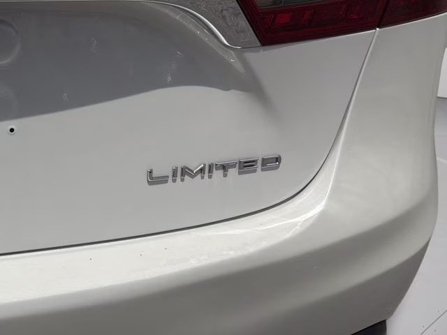 2016 Blizzard Pearl Toyota Avalon XLE FWD Sedan