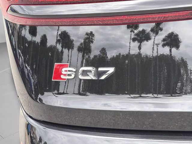 2024 Mythos Black Metallic Audi SQ7 Premium Plus AWD SUV