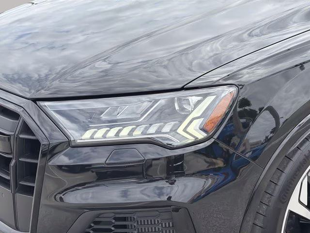 2024 Mythos Black Metallic Audi SQ7 Premium Plus AWD SUV