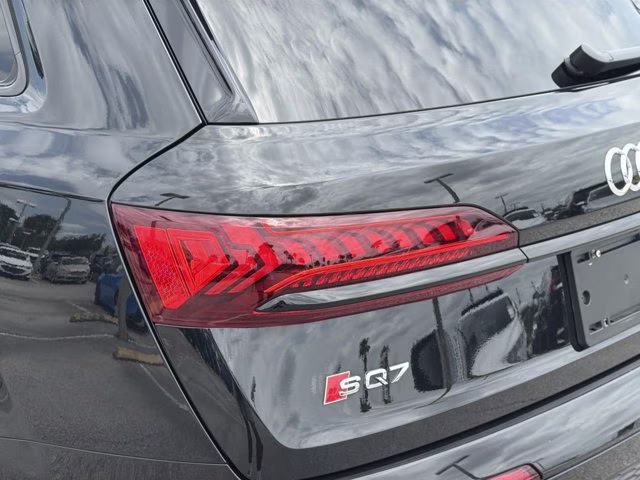 2024 Mythos Black Metallic Audi SQ7 Premium Plus AWD SUV