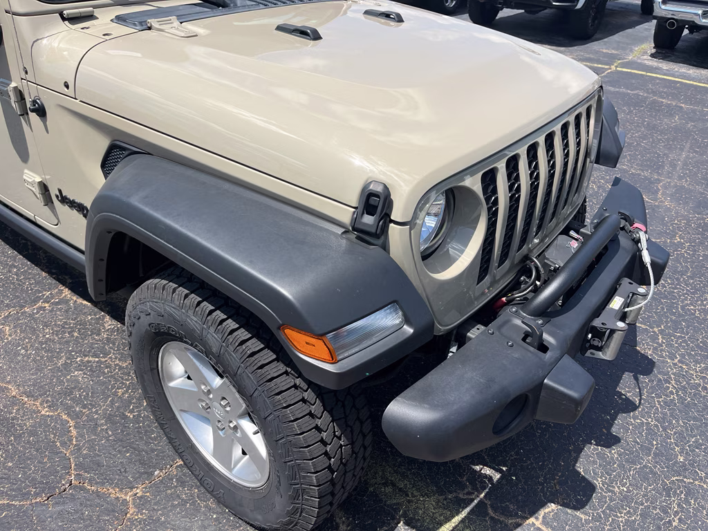 2020 Gobi Clearcoat Jeep Gladiator Sport S 4X4 Truck