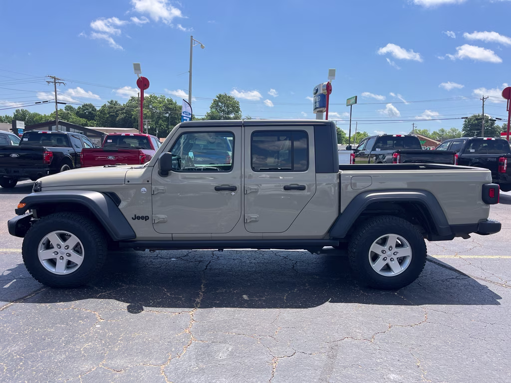 2020 Gobi Clearcoat Jeep Gladiator Sport S 4X4 Truck