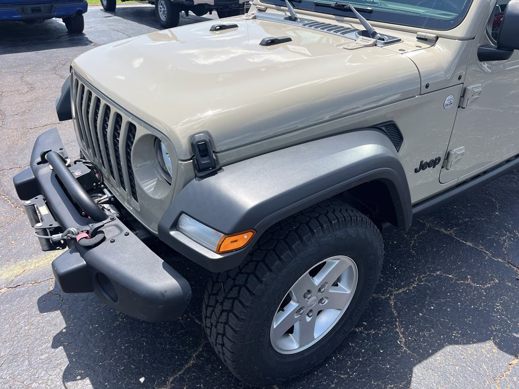 2020 Gobi Clearcoat Jeep Gladiator Sport S 4X4 Truck