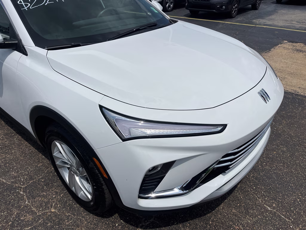 2024 Summit White Buick Envista Preferred FWD SUV