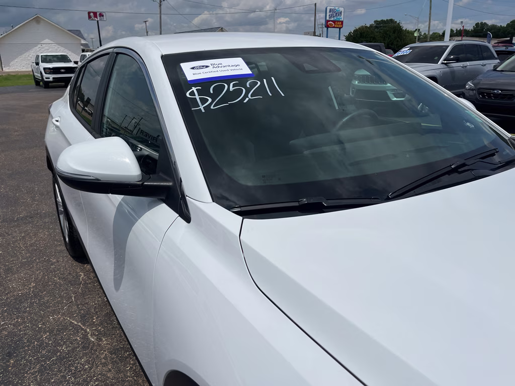 2024 Summit White Buick Envista Preferred FWD SUV