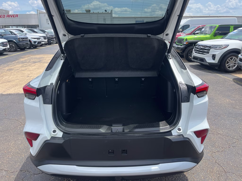 2024 Summit White Buick Envista Preferred FWD SUV