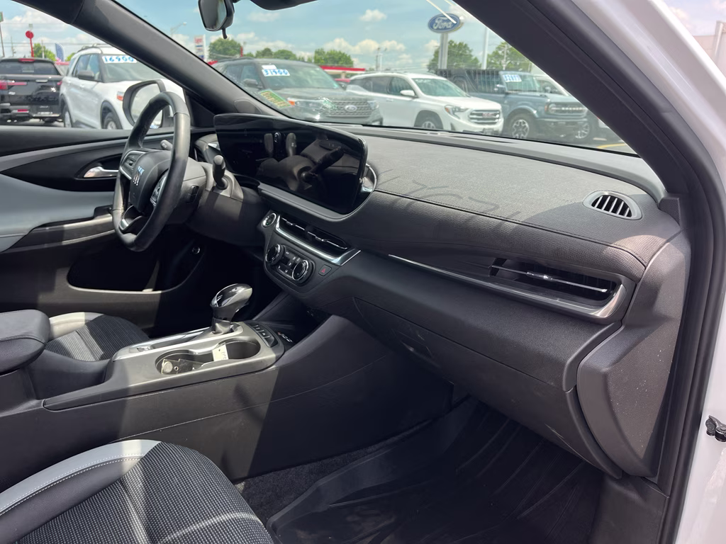 2024 Summit White Buick Envista Preferred FWD SUV