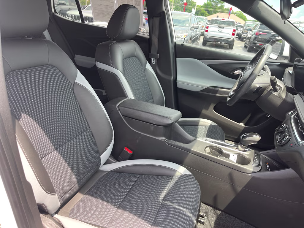 2024 Summit White Buick Envista Preferred FWD SUV