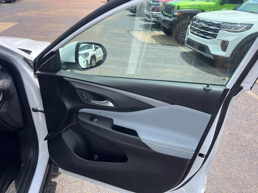 2024 Summit White Buick Envista Preferred FWD SUV