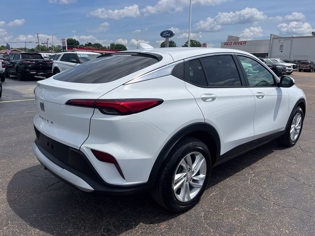 2024 Summit White Buick Envista Preferred FWD SUV